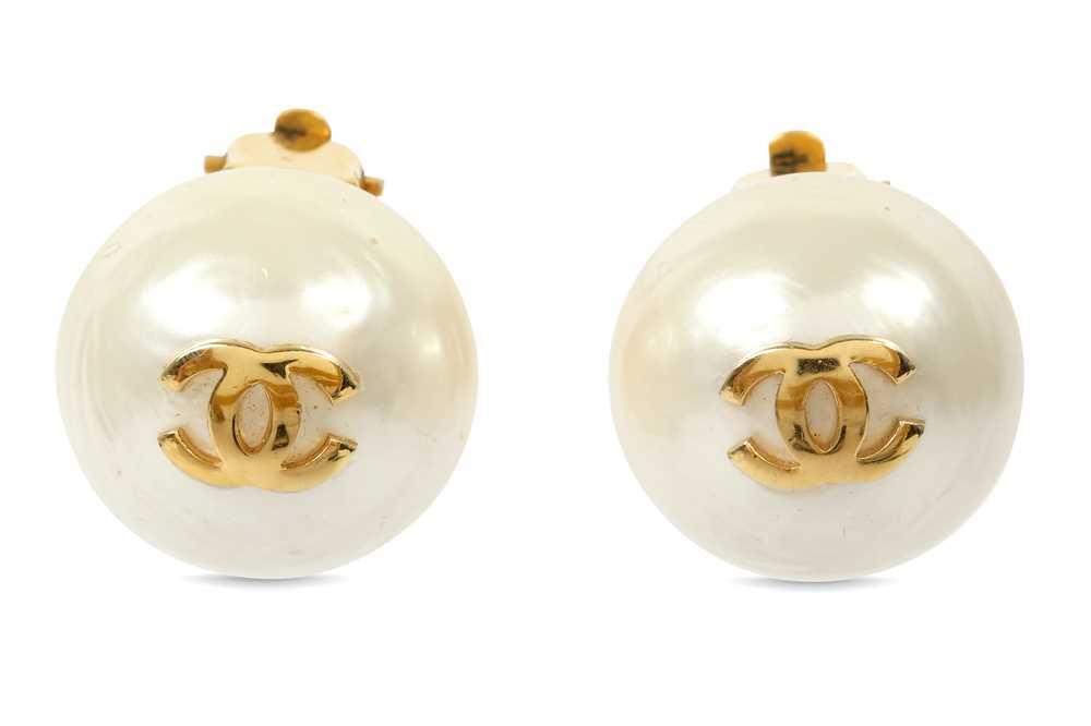CHANEL CC FAUX PEARL EARRINGS