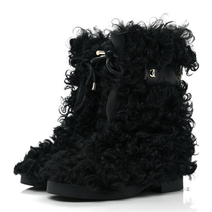 CHANEL INTERLOCKING CC LOGO SHEARLING BOOTS