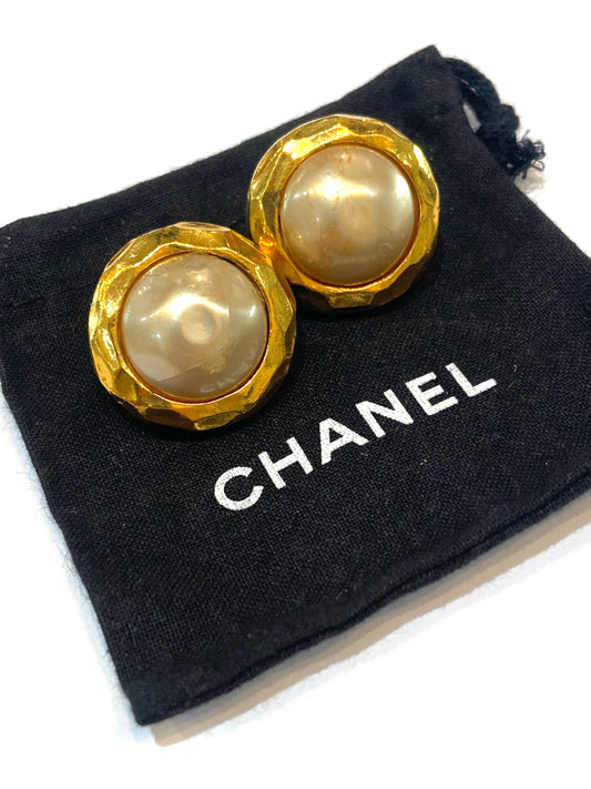 CHANEL CC VINTAGE CLIP-ON PEARL EARRINGS