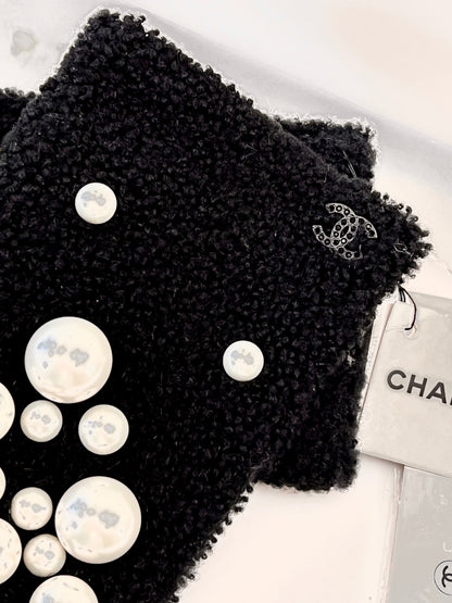 CHANEL CC PEARL LAMBSKIN LEATHER & SHEARLING GLOVES