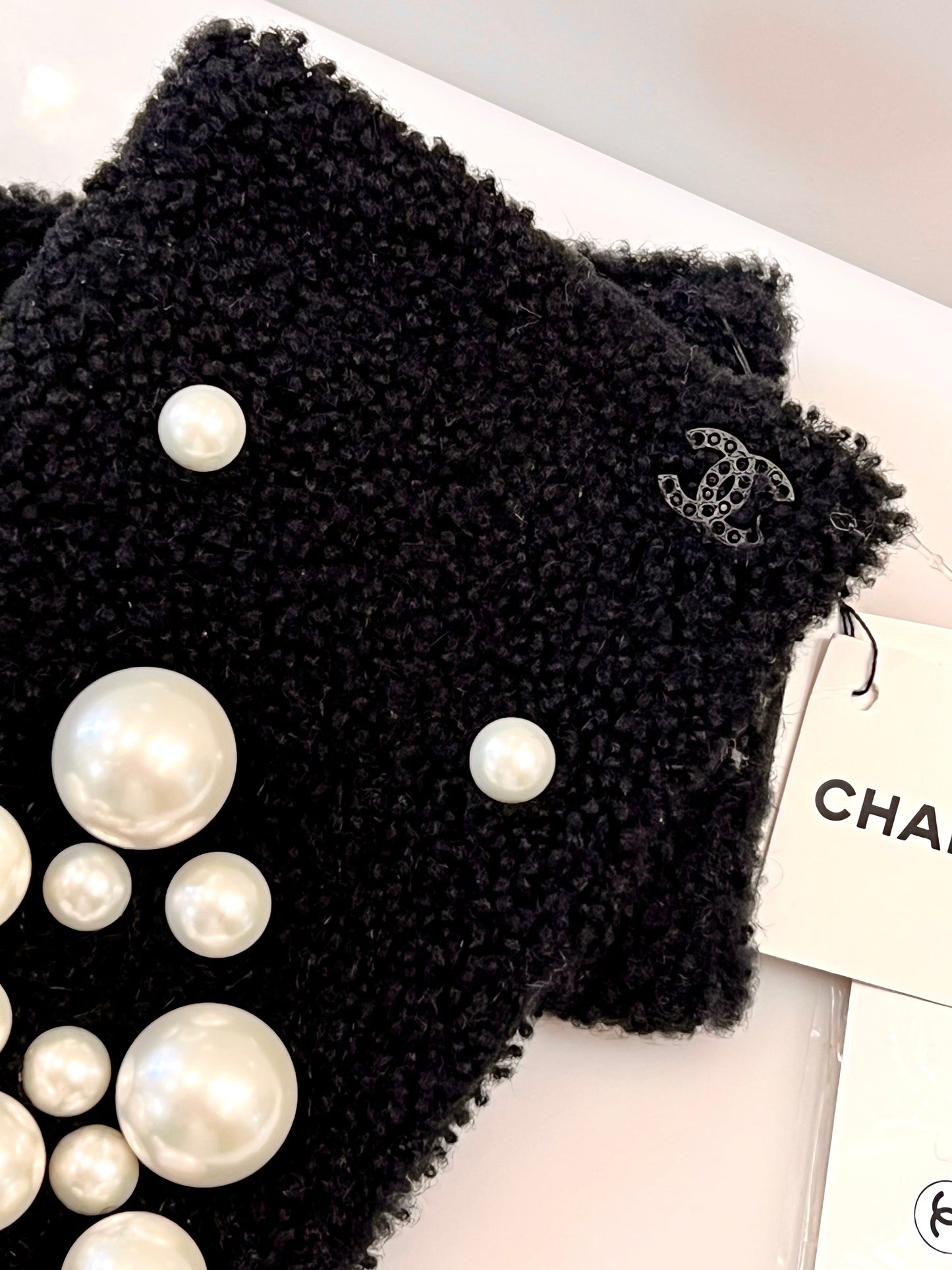 CHANEL CC PEARL LAMBSKIN LEATHER & SHEARLING GLOVES
