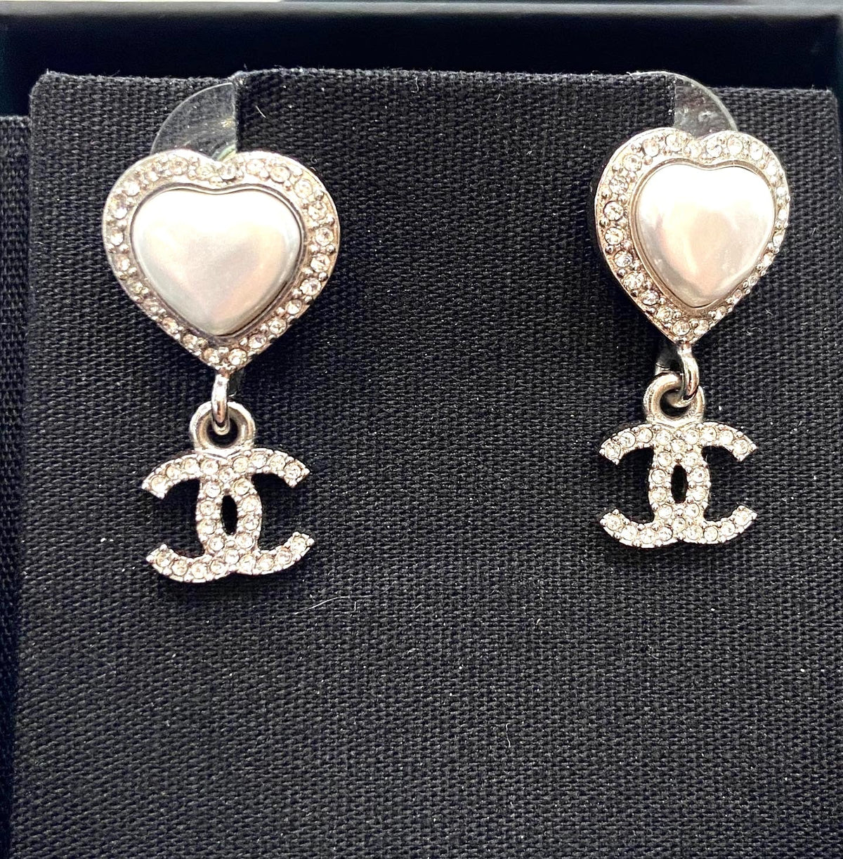 CHANEL PEARL CRYSTAL CC HEART DROP EARRINGS