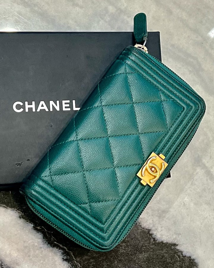 CHANEL QUILTED LAMBSKIN BOY WALLET IN GREEN