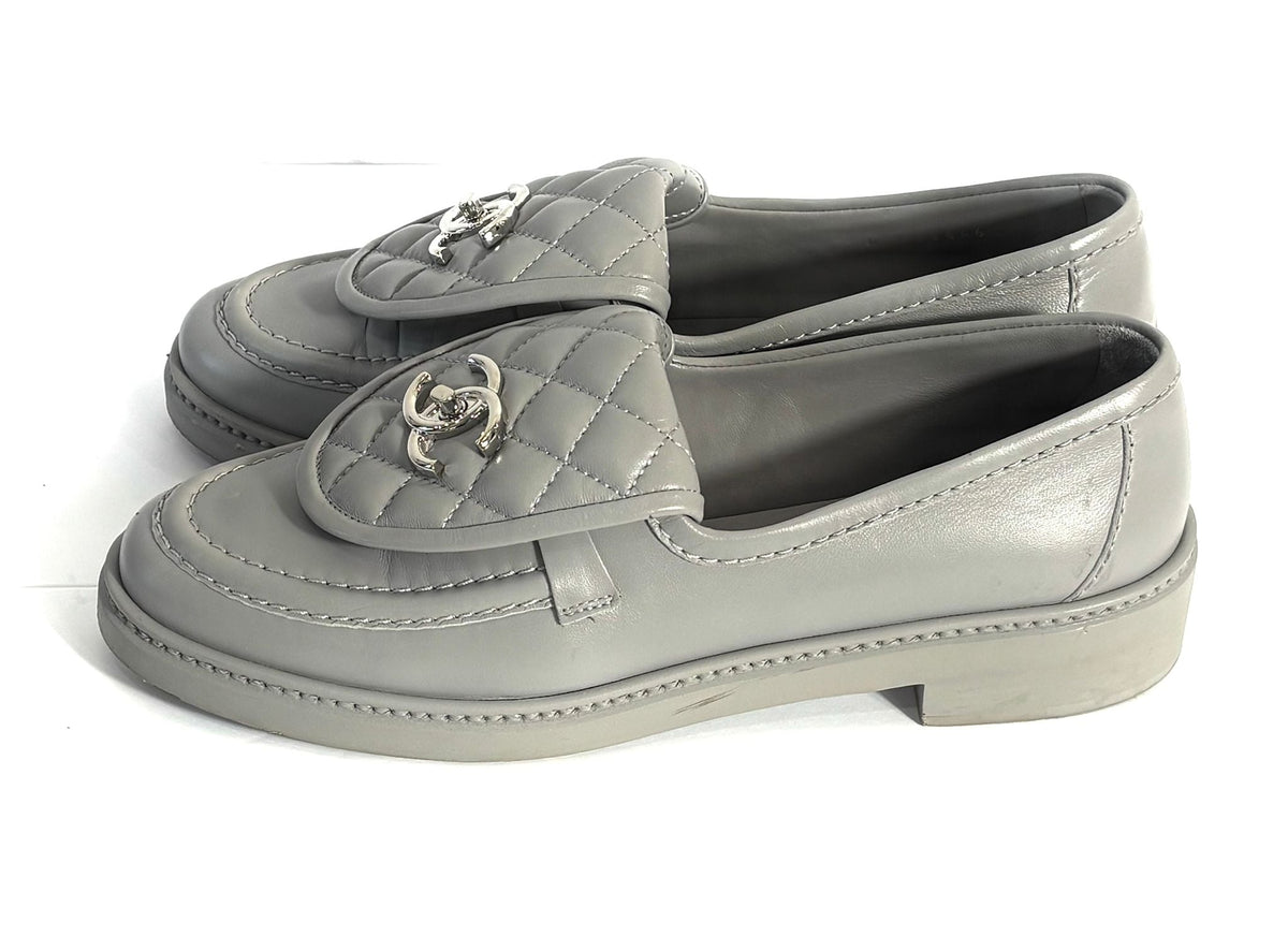 CHANEL INTERLOCKING CC LOAFERS