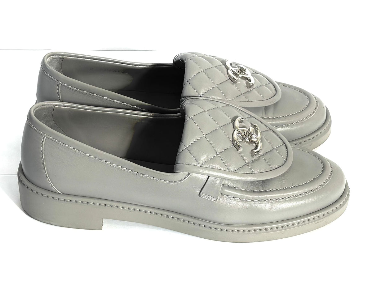 CHANEL INTERLOCKING CC LOAFERS