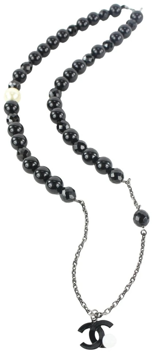 CHANEL 05P BLACK PEARL CC NECKLACE WITH FLOWER DETAIL