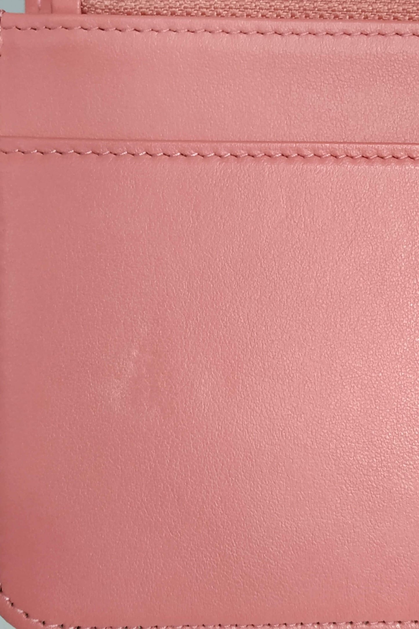 Boy Wallet on Chain Pink