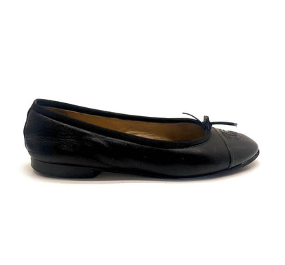 CHANEL CC CAP TOE LEATHER BALLET FLATS