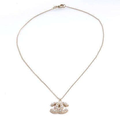 CHANEL CC FAUX PEARL PENDANT NECKLACE