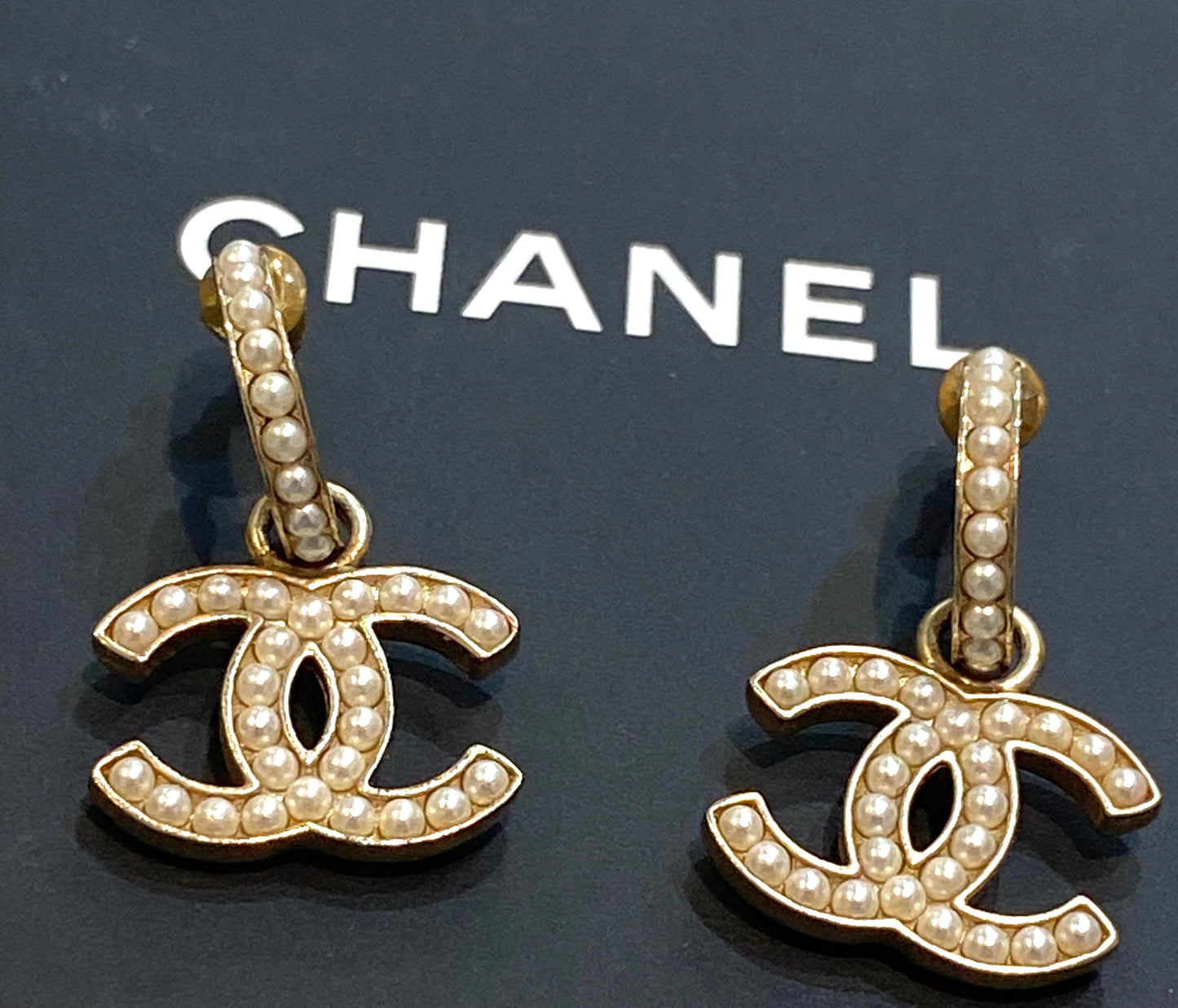 CHANEL CC PEARL HOOP EARRINGS