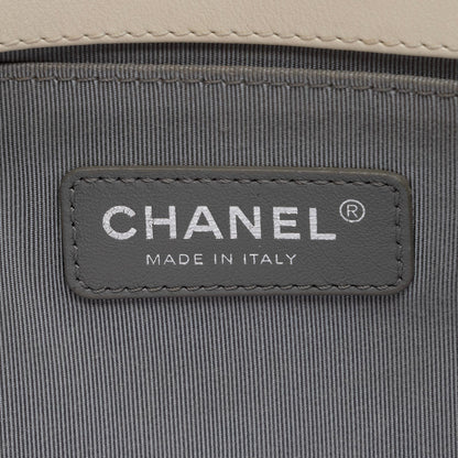 Chanel Chevron Lambskin Old Medium Boy Bag (SHF-Dmy3Qd)