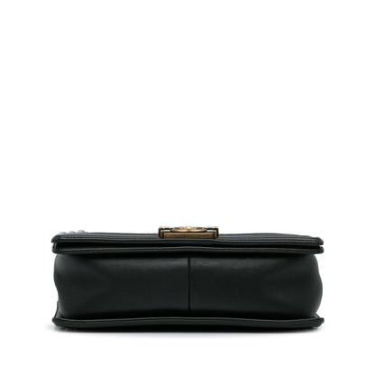 Chanel Crest-Embellished Medium Boy Bag (SHG-ThPZsB)