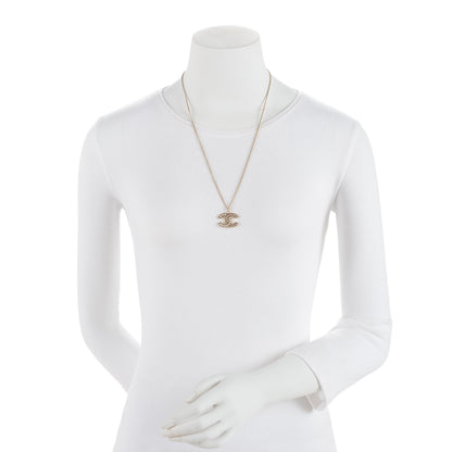 Chanel Crystal Pearl CC Necklace (SHF-RxHf2H)