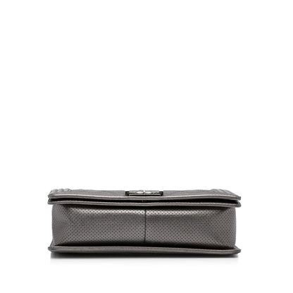 Chanel Medium Boy Flap Bag (SHG-YQarOt)