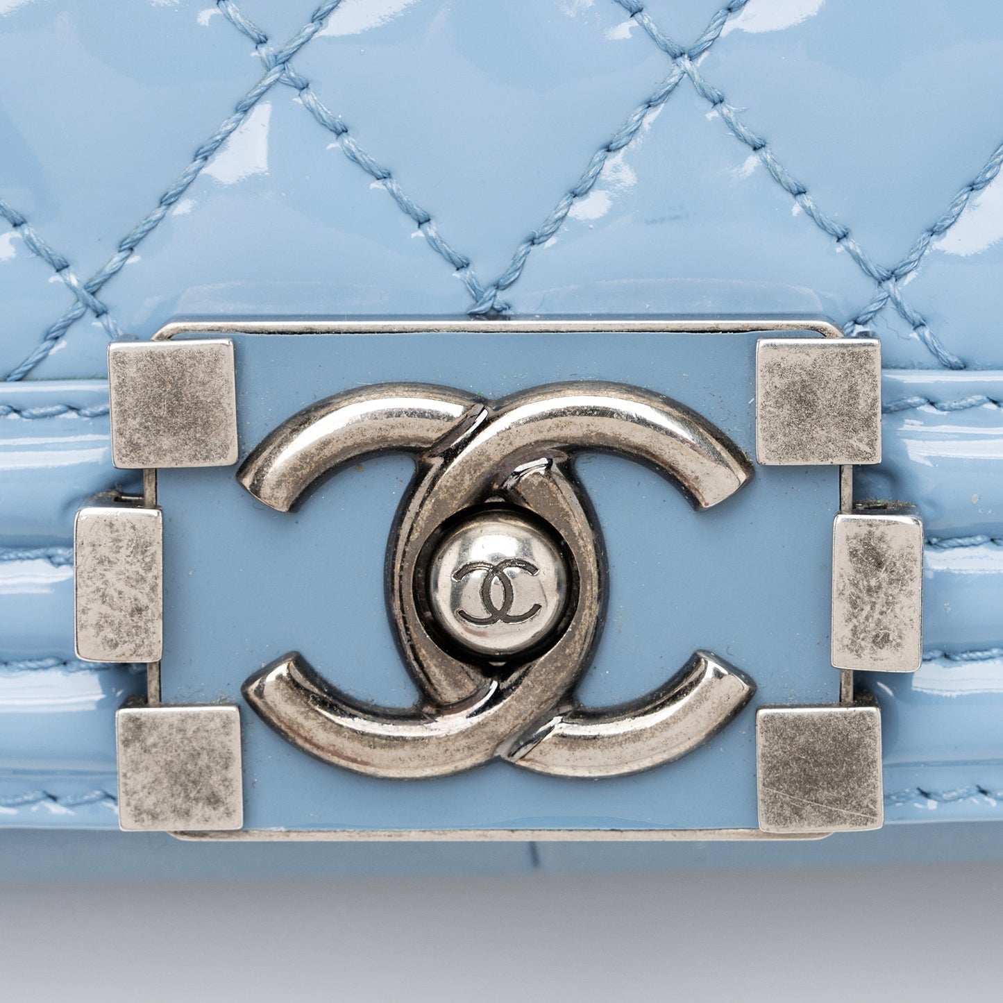 Chanel Patent Leather Old Medium Boy Bag (SHF-23614)