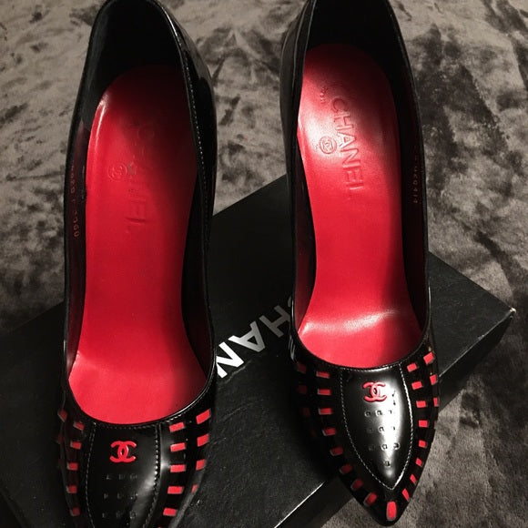 CHANEL POINTED TOE PUMPS