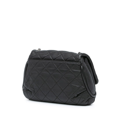 Chanel Quilted Calfskin Curvy Flap (SHG-7XhJvX)