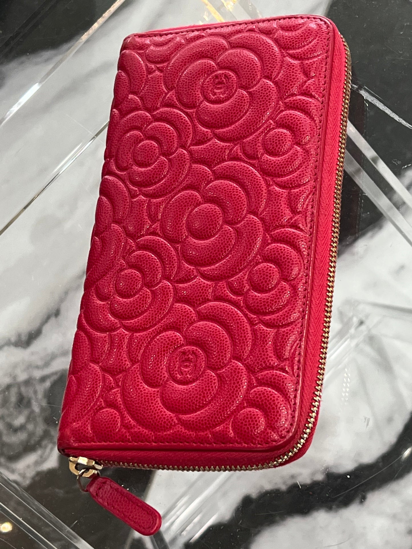 CHANEL CC CAMELLIA EMBOSSED LEATHER ZIPPY WALLET