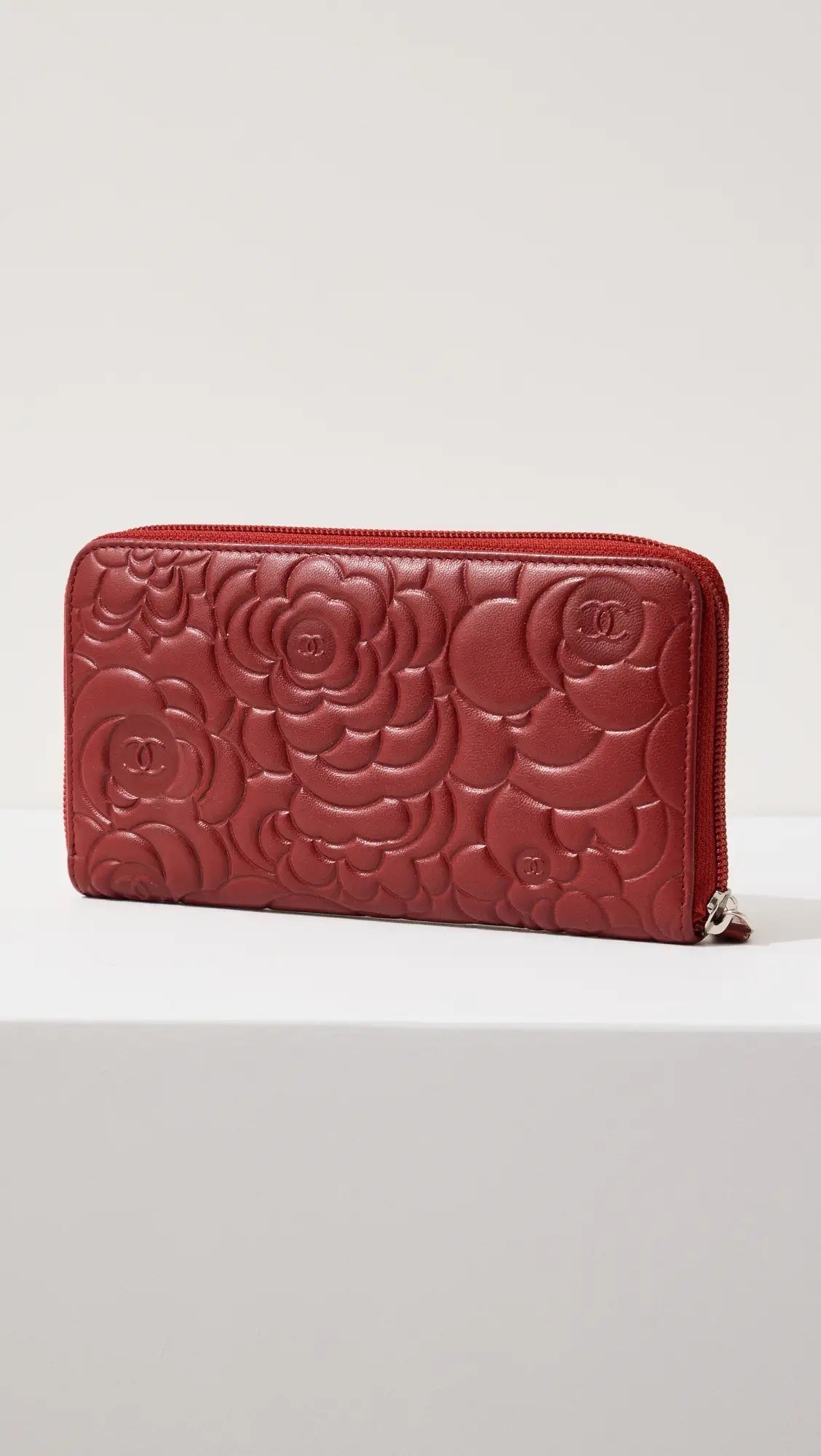 CHANEL CC CAMELLIA EMBOSSED LEATHER ZIPPY WALLET