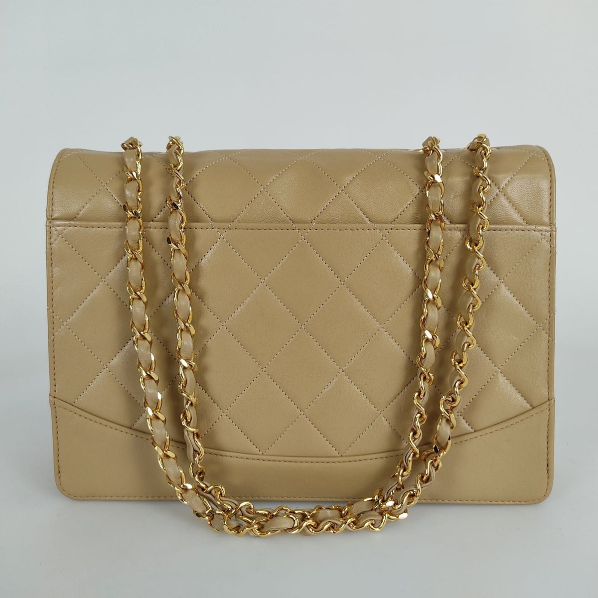 Chanel Chanel Chanel Timeless Classica turn lock bag in beige leather