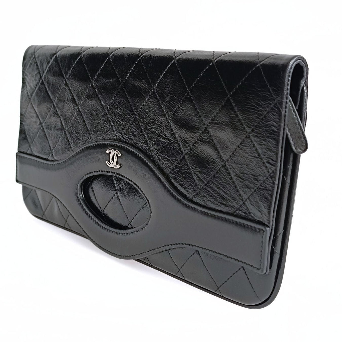Chanel Clutch handbag in matelasse black leather