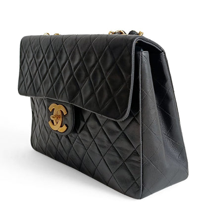 Chanel borsa a tracolla Dekamatrasse  Maxi in pelle nera