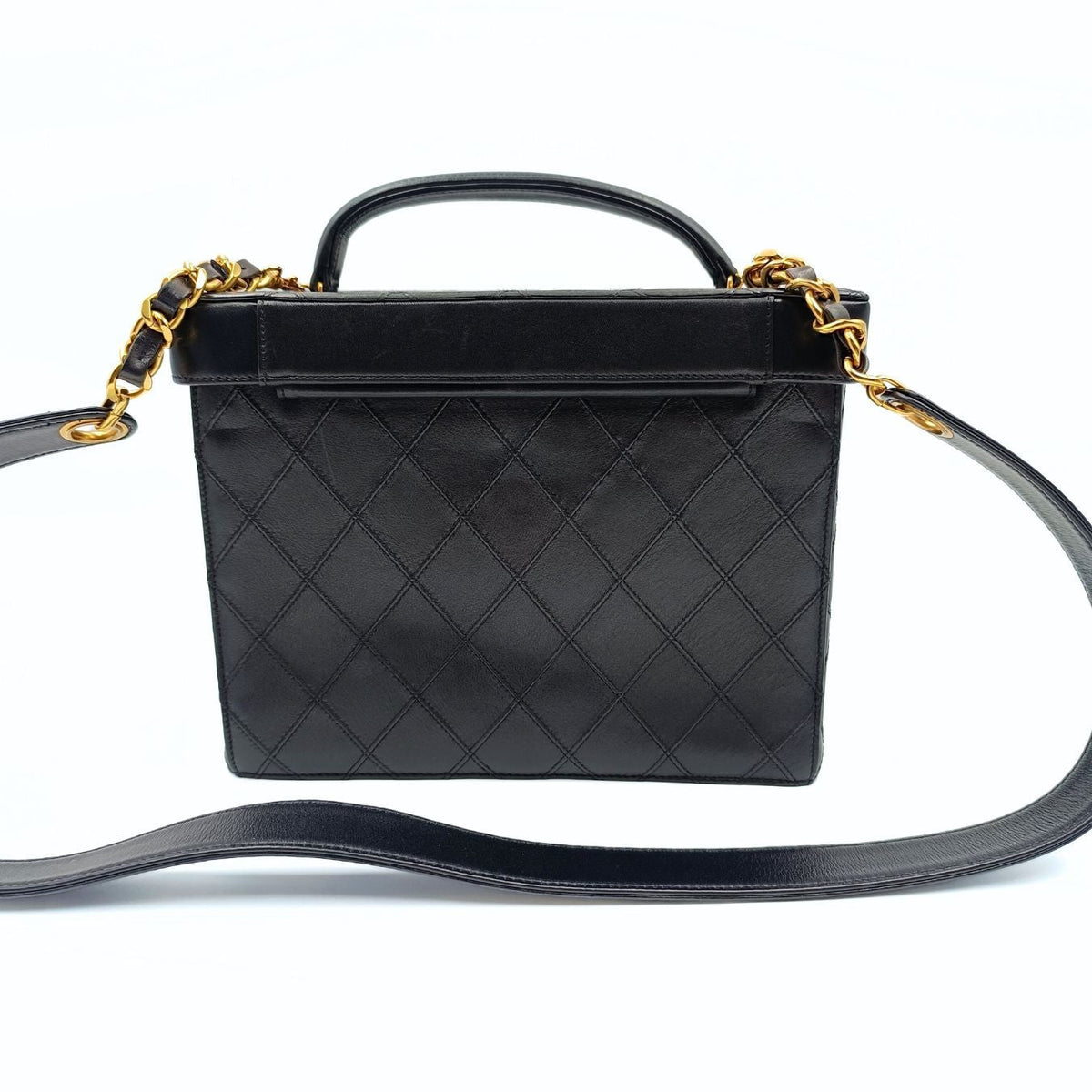 Chanel Chanel Chanel quilted cosmetic bag in black leather and gold chain