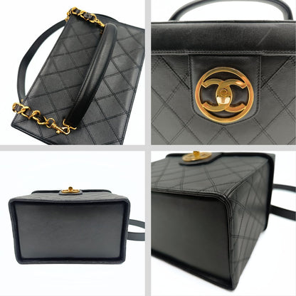 Chanel Chanel Chanel quilted cosmetic bag in black leather and gold chain