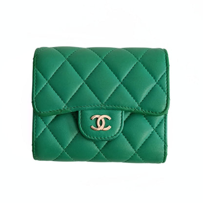 Chanel Chanel Chanel compact trifold wallet in green leather