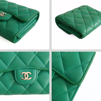 Chanel Chanel Chanel compact trifold wallet in green leather