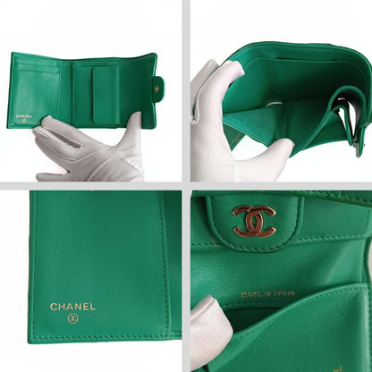 Chanel Chanel Chanel compact trifold wallet in green leather