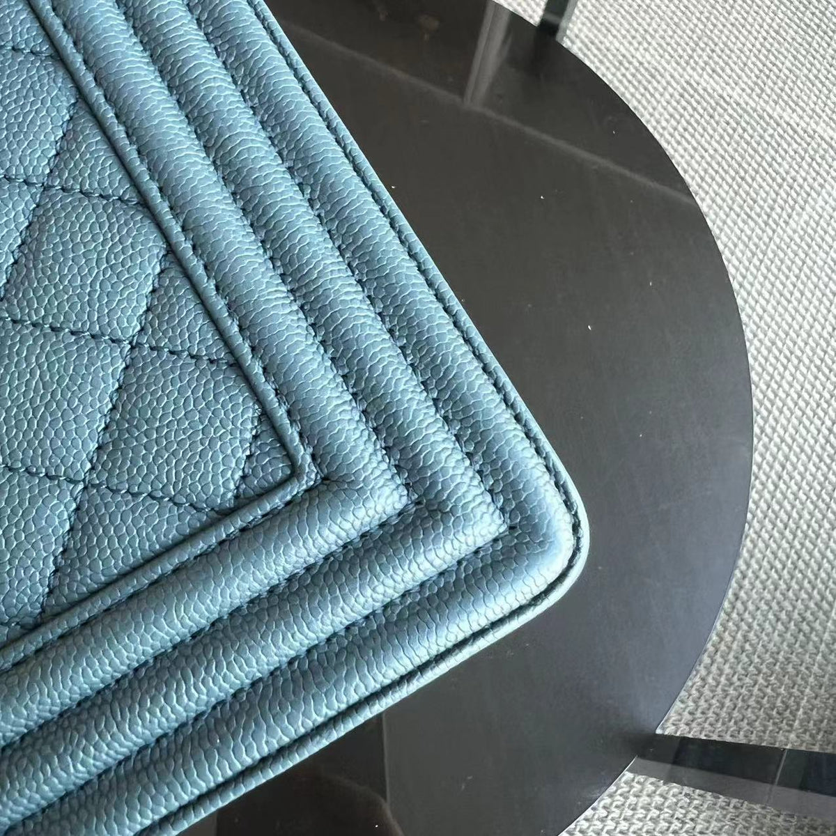 Caviar Boy Old Medium 25CM Quilted Grained Calfskin Blue Golden Hardware Series 25