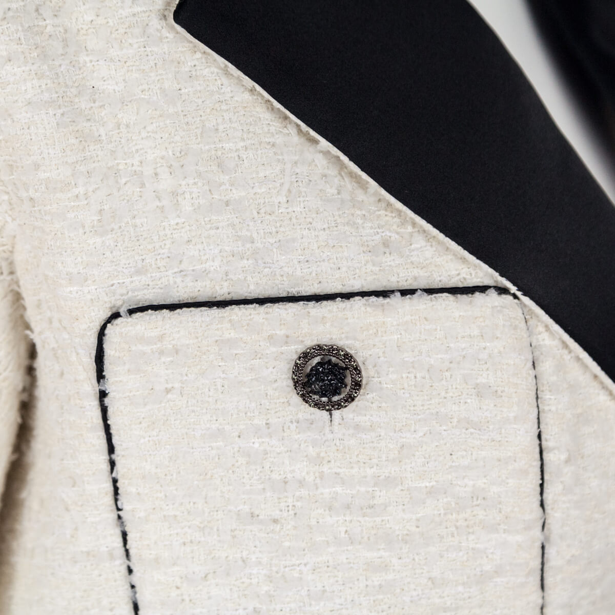 Chanel White & Black Tweed Cropped Jacket Size S | FR 38
