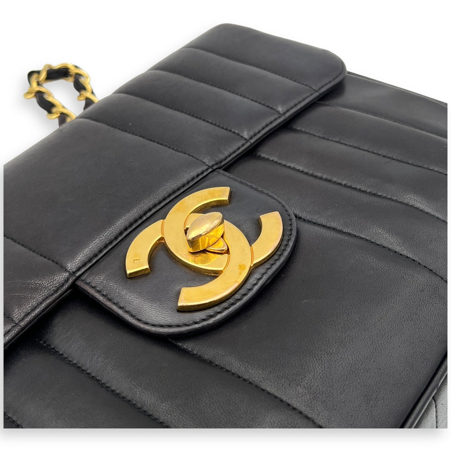 CC Jumbo Vintage Flap Black Shoulder Bag in Lambskin, Gold hardware
