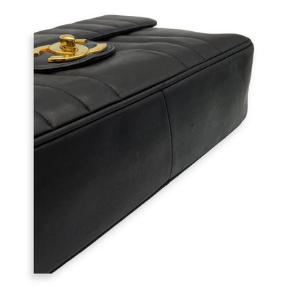 CC Jumbo Vintage Flap Black Shoulder Bag in Lambskin, Gold hardware