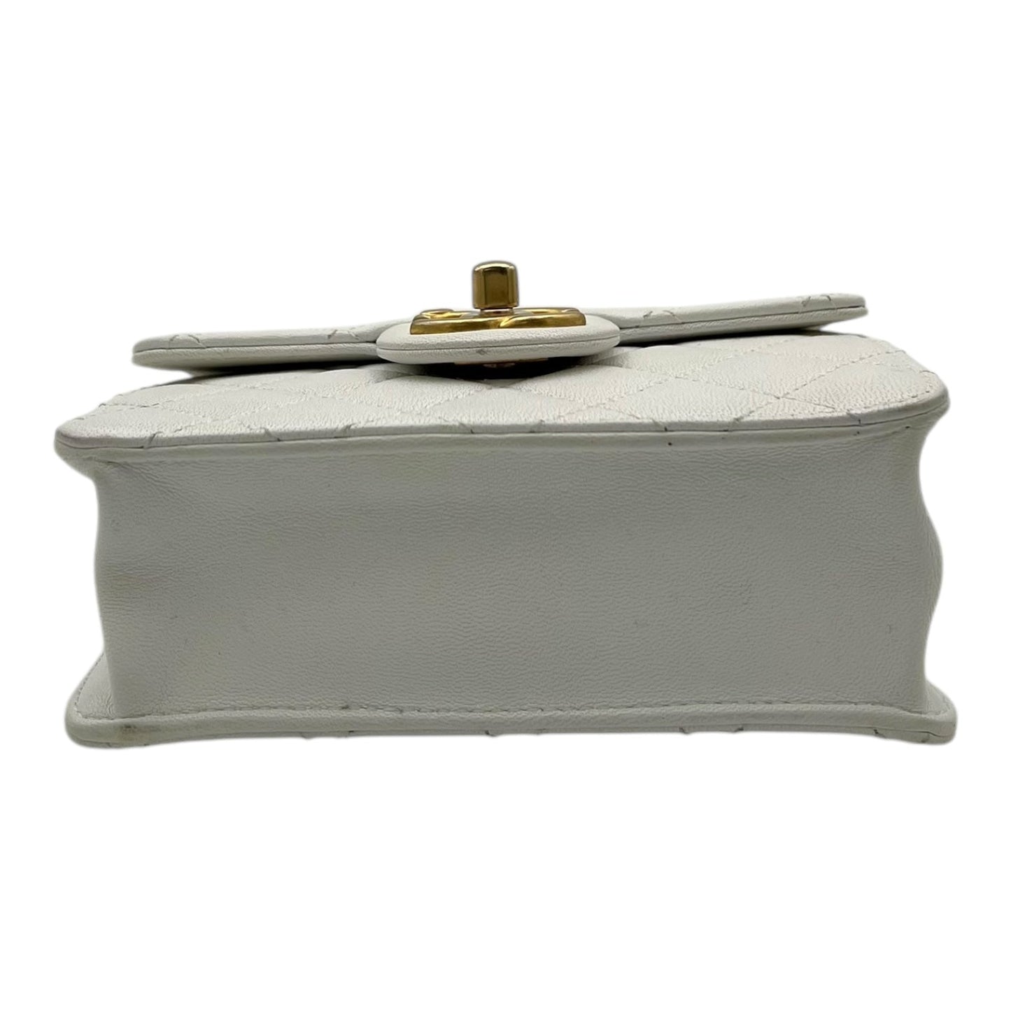 Chic Pearls White Crossbody Bag in Lambskin, Gold hardware