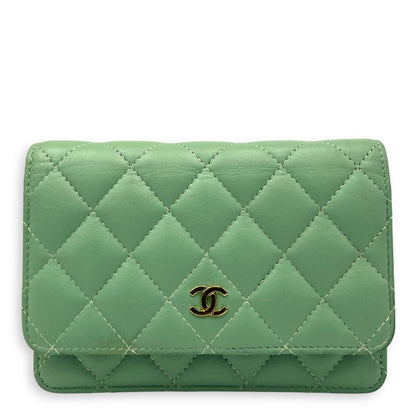 CC Wallet On Chain Green in Lambskin, Gold hardware