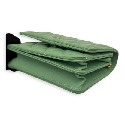 CC Wallet On Chain Green in Lambskin, Gold hardware