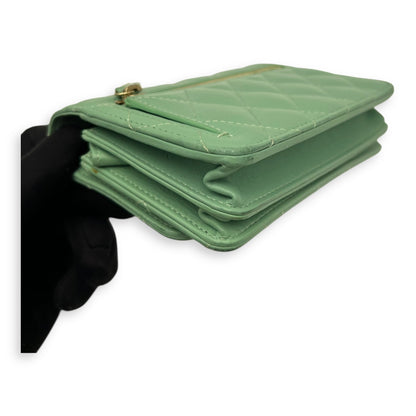 CC Wallet On Chain Green in Lambskin, Gold hardware