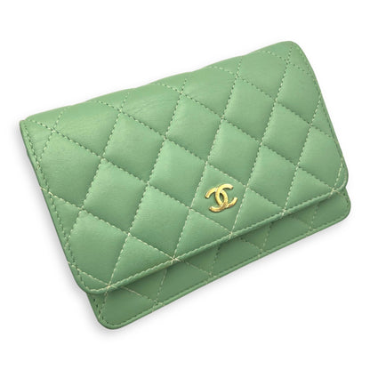 CC Wallet On Chain Green in Lambskin, Gold hardware