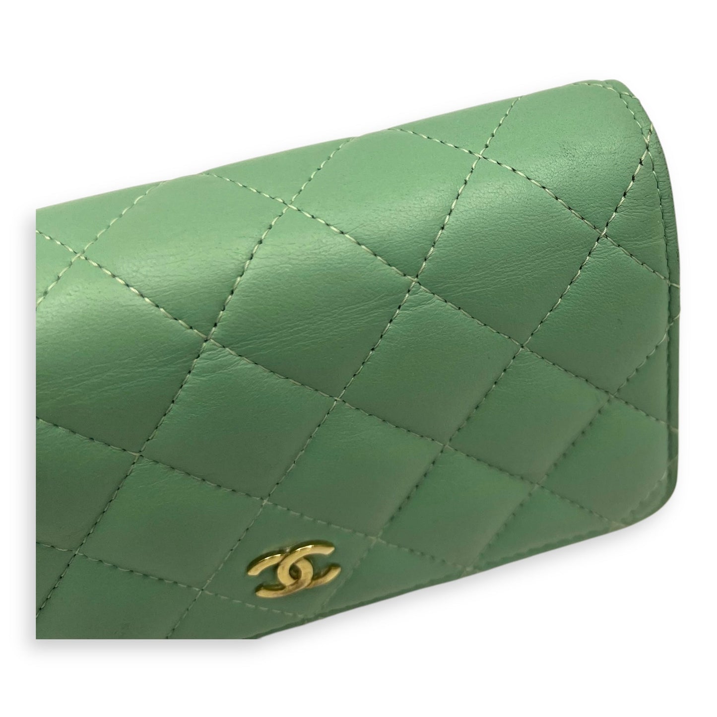 CC Wallet On Chain Green in Lambskin, Gold hardware