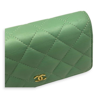 CC Wallet On Chain Green in Lambskin, Gold hardware