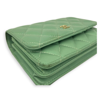 CC Wallet On Chain Green in Lambskin, Gold hardware