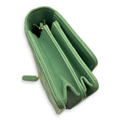 CC Wallet On Chain Green in Lambskin, Gold hardware