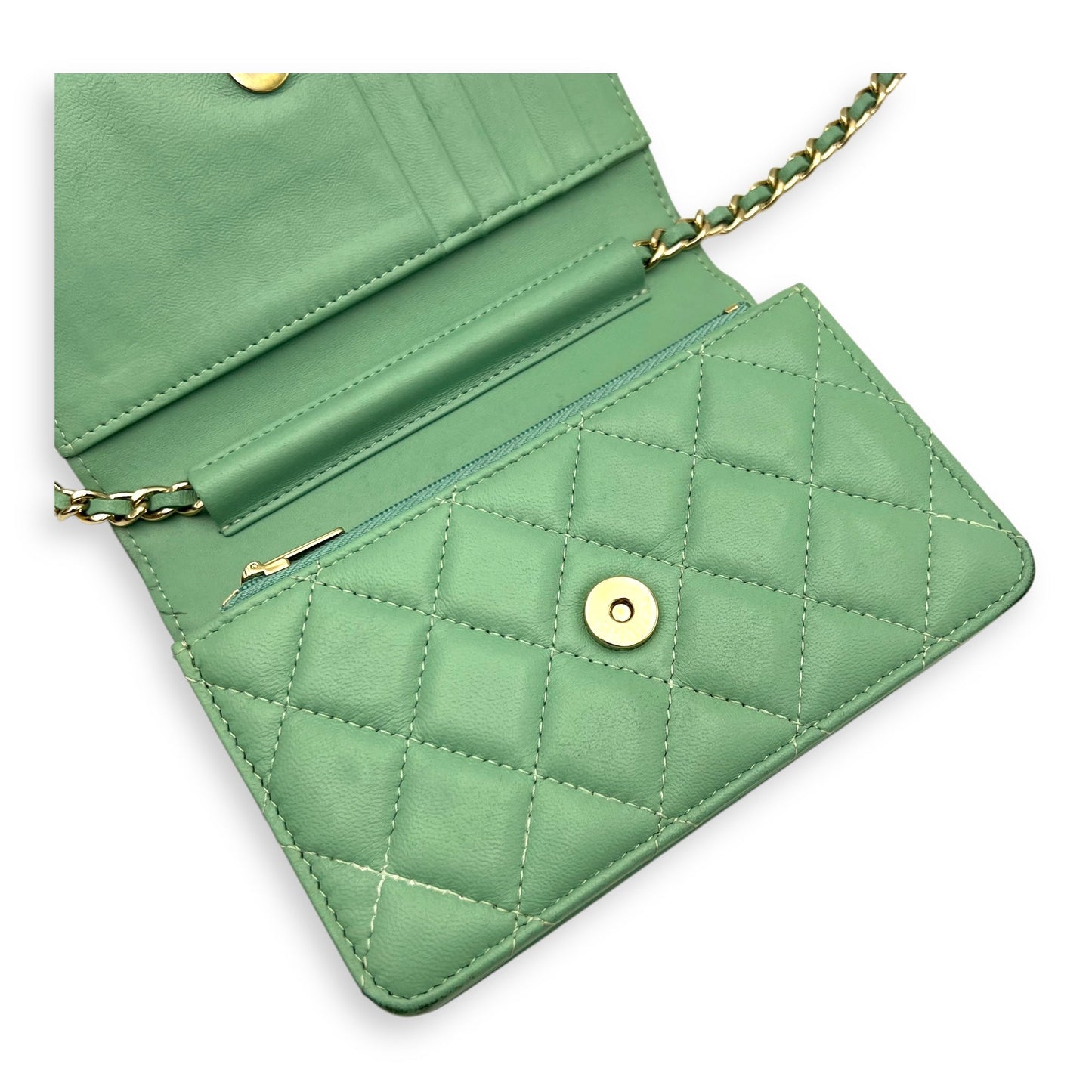 CC Wallet On Chain Green in Lambskin, Gold hardware