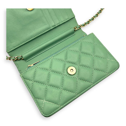 CC Wallet On Chain Green in Lambskin, Gold hardware