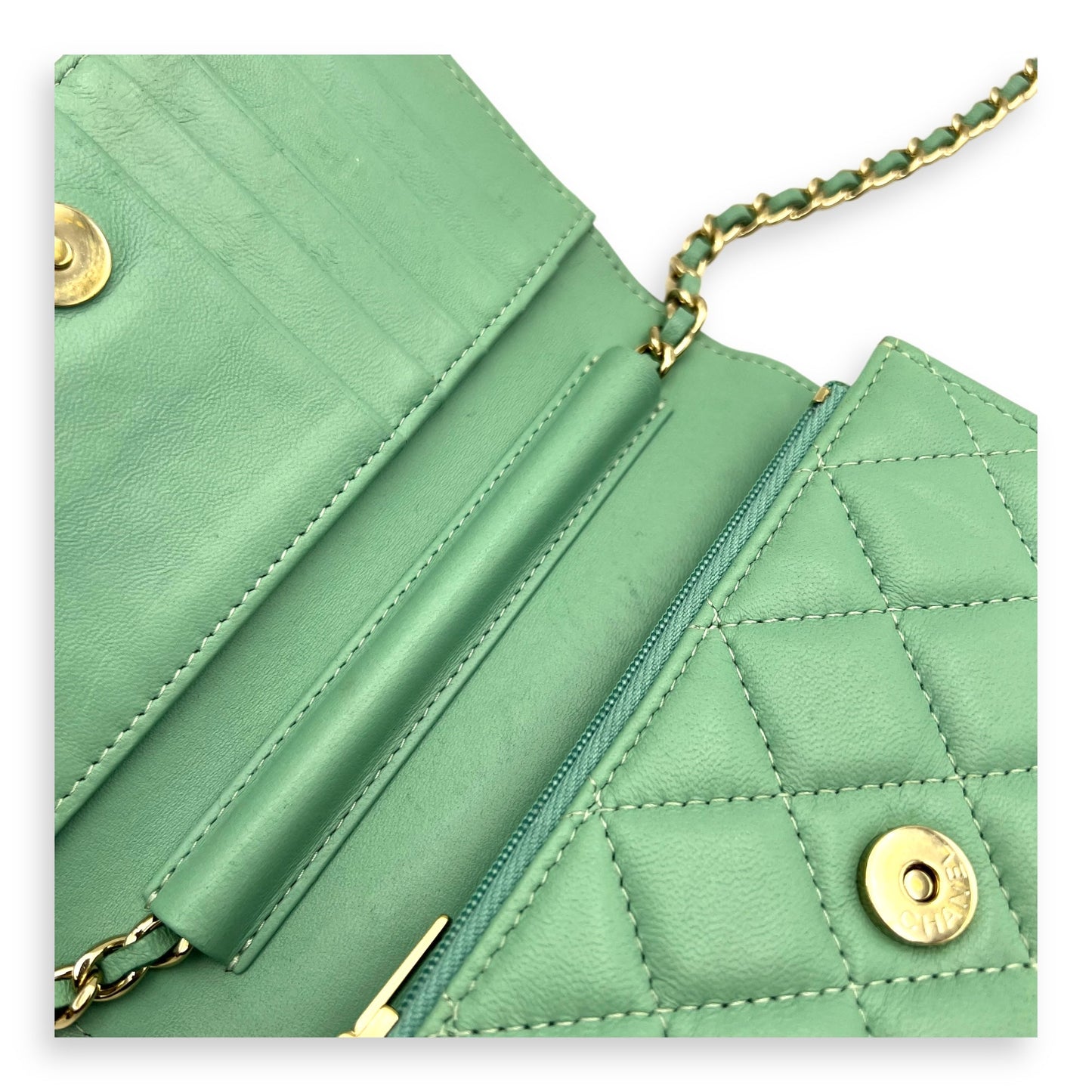 CC Wallet On Chain Green in Lambskin, Gold hardware