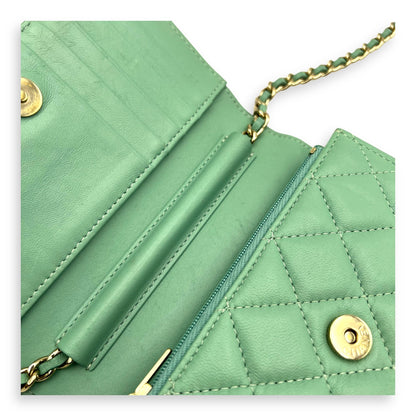 CC Wallet On Chain Green in Lambskin, Gold hardware