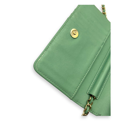 CC Wallet On Chain Green in Lambskin, Gold hardware