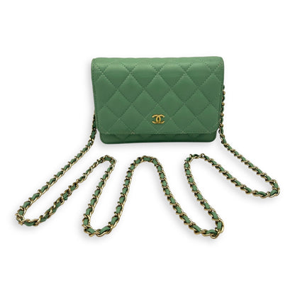 CC Wallet On Chain Green in Lambskin, Gold hardware